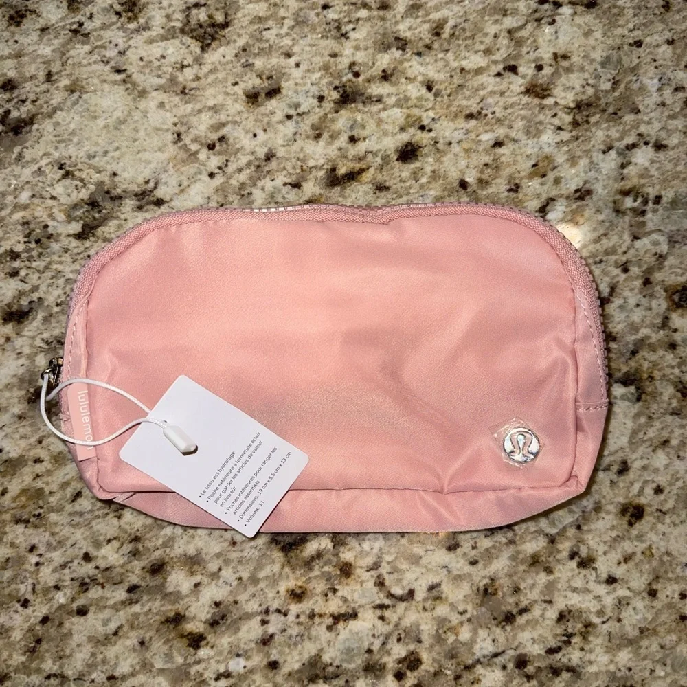 Lululemon Everywhere Belt Bag, 1L Pack Zip Closure Adjustable Strap Unisex